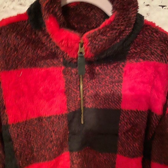 Cozy soft plaid pull over - Picture 6 of 11